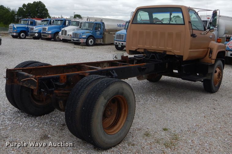image for item GO9670 1995 Chevrolet Kodiak C5500  truck cab and chassis
