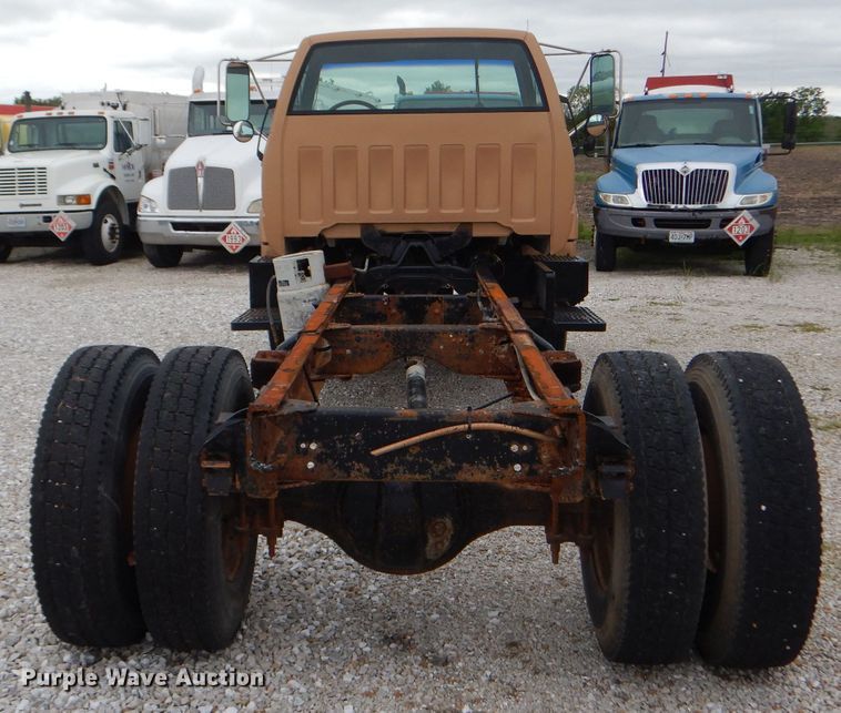 image for item GO9670 1995 Chevrolet Kodiak C5500  truck cab and chassis