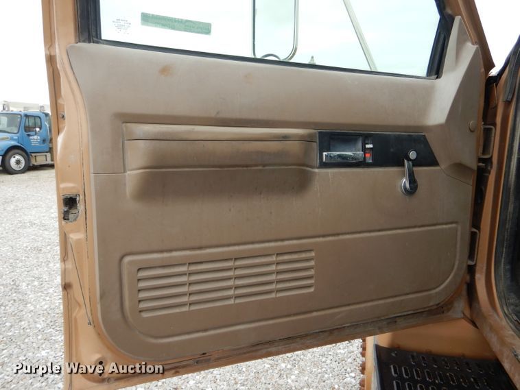 image for item GO9670 1995 Chevrolet Kodiak C5500  truck cab and chassis