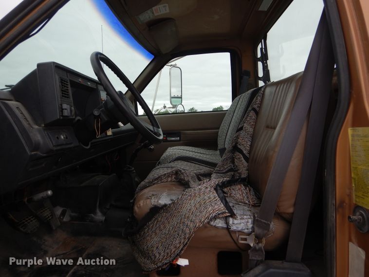 image for item GO9670 1995 Chevrolet Kodiak C5500  truck cab and chassis