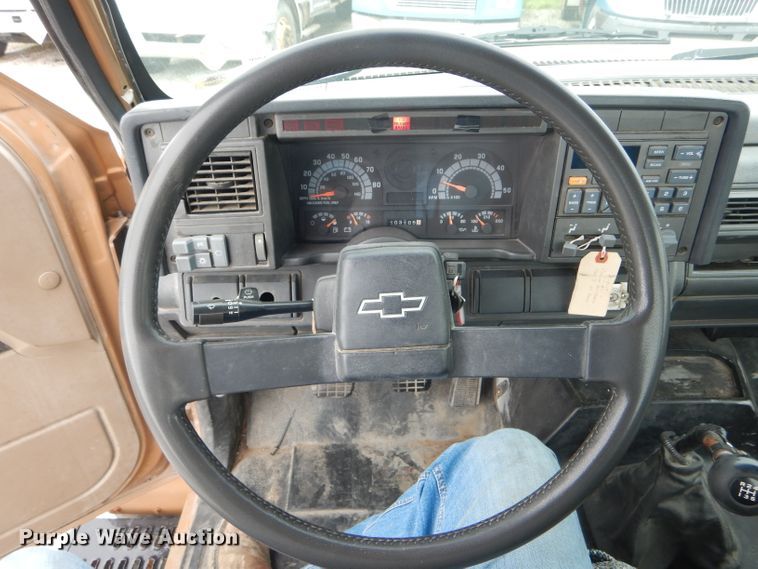 image for item GO9670 1995 Chevrolet Kodiak C5500  truck cab and chassis