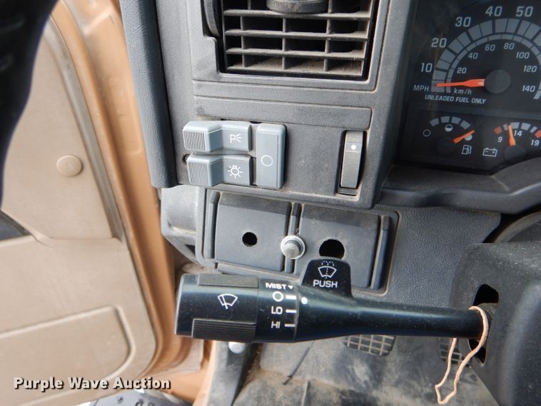 image for item GO9670 1995 Chevrolet Kodiak C5500  truck cab and chassis