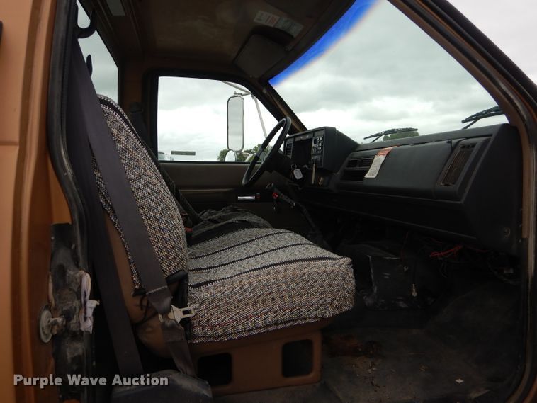 image for item GO9670 1995 Chevrolet Kodiak C5500  truck cab and chassis