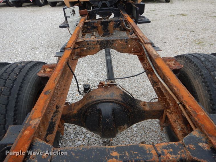 image for item GO9670 1995 Chevrolet Kodiak C5500  truck cab and chassis