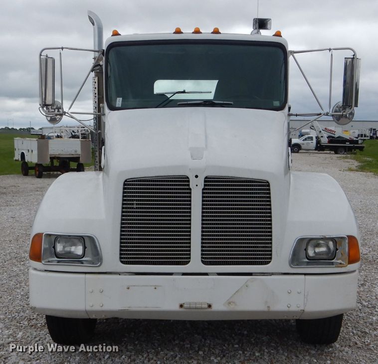 image for item GO9671 2000 Kenworth T300  truck cab and chassis