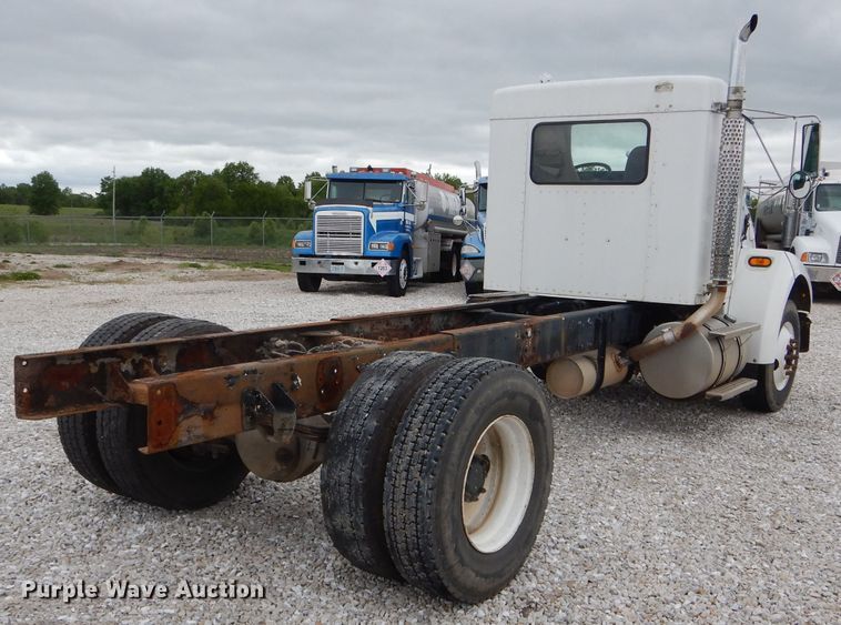 image for item GO9671 2000 Kenworth T300  truck cab and chassis