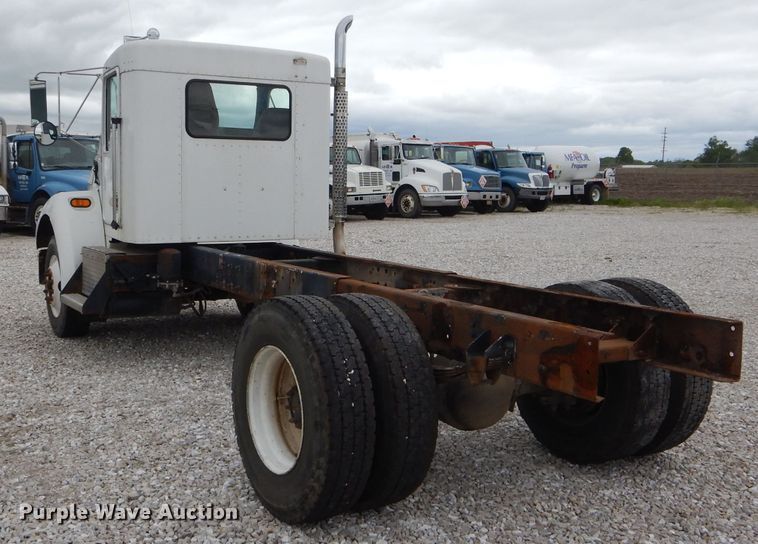 image for item GO9671 2000 Kenworth T300  truck cab and chassis