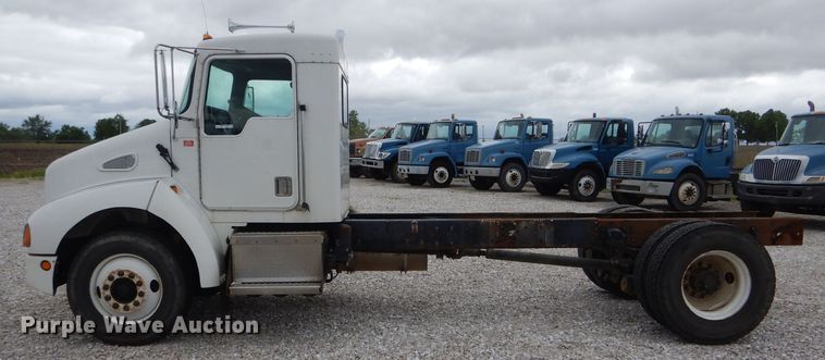 image for item GO9671 2000 Kenworth T300  truck cab and chassis