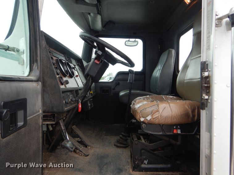 image for item GO9671 2000 Kenworth T300  truck cab and chassis