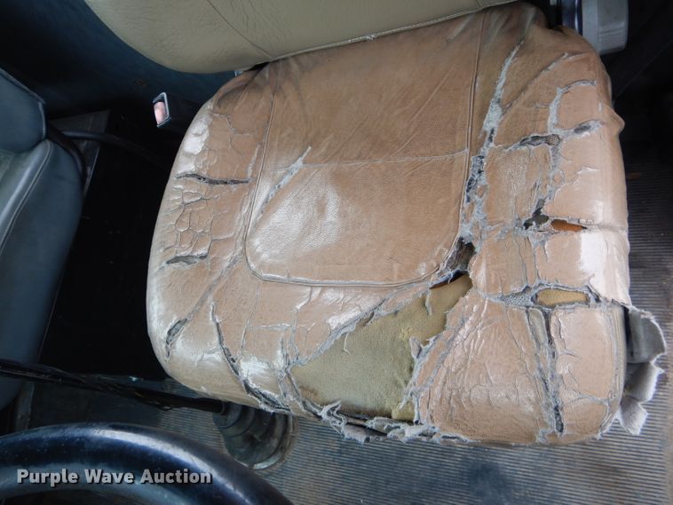 image for item GO9671 2000 Kenworth T300  truck cab and chassis