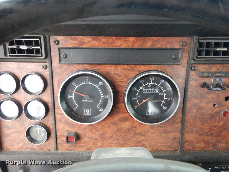 image for item GO9671 2000 Kenworth T300  truck cab and chassis