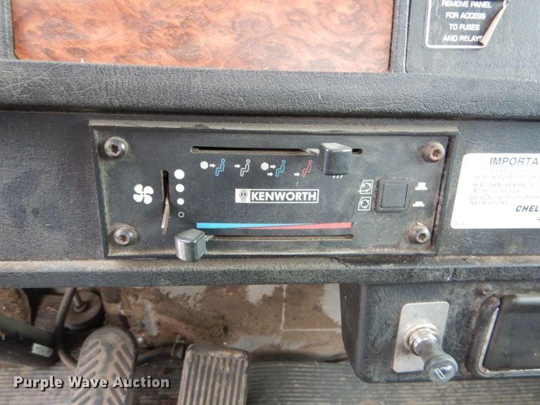 image for item GO9671 2000 Kenworth T300  truck cab and chassis