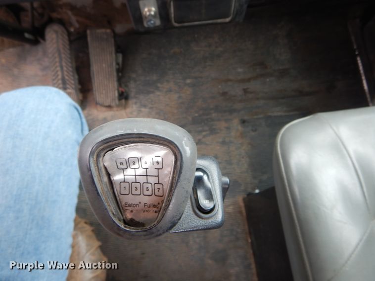 image for item GO9671 2000 Kenworth T300  truck cab and chassis