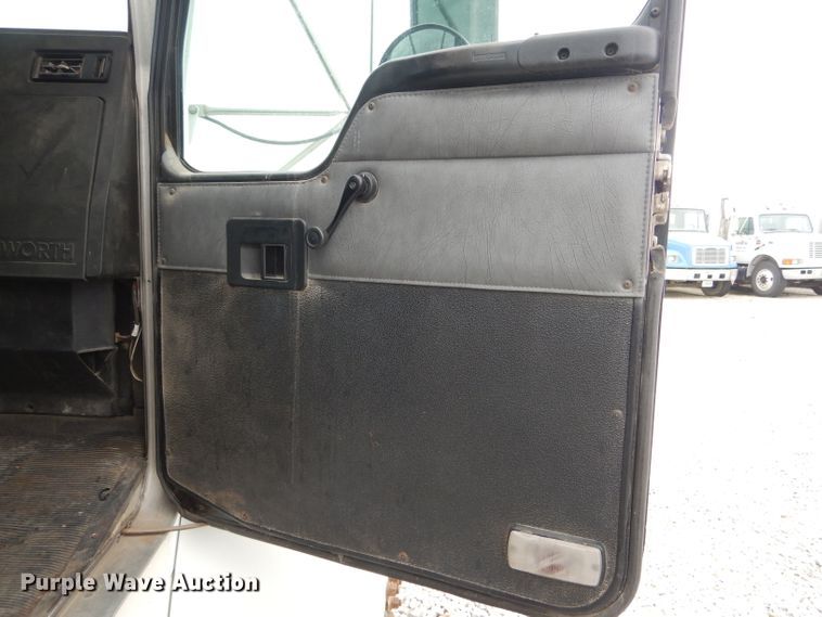 image for item GO9671 2000 Kenworth T300  truck cab and chassis