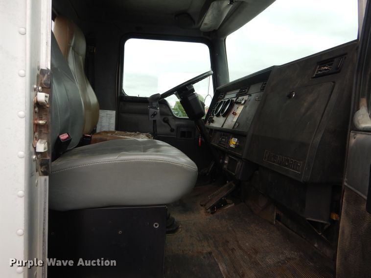 image for item GO9671 2000 Kenworth T300  truck cab and chassis