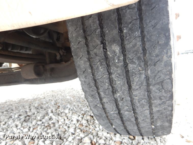 image for item GO9671 2000 Kenworth T300  truck cab and chassis