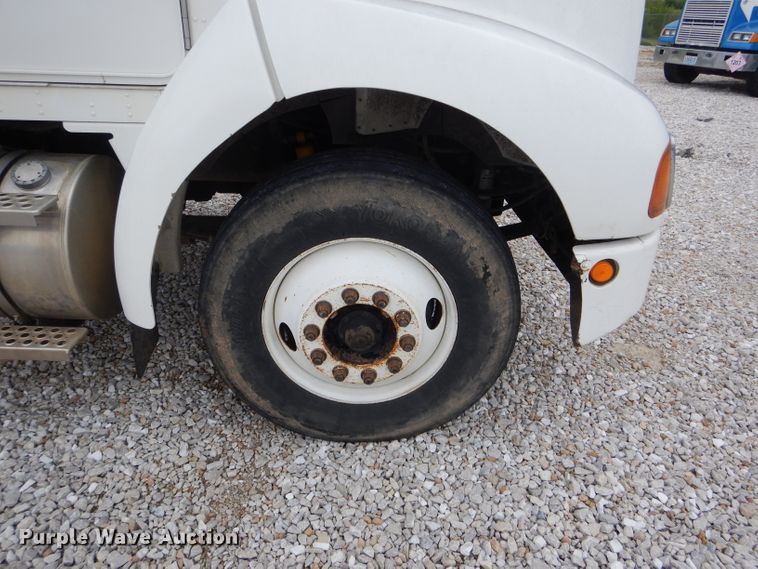 image for item GO9671 2000 Kenworth T300  truck cab and chassis