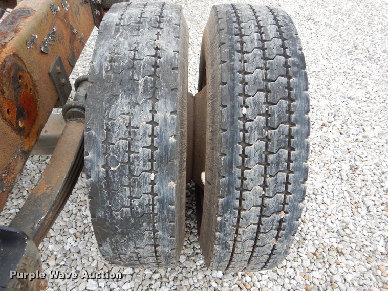 image for item GO9671 2000 Kenworth T300  truck cab and chassis