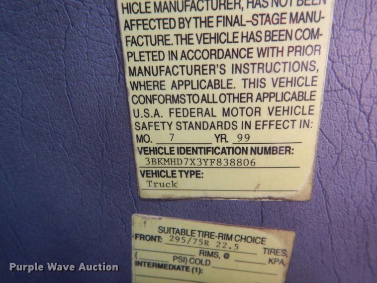 image for item GO9671 2000 Kenworth T300  truck cab and chassis