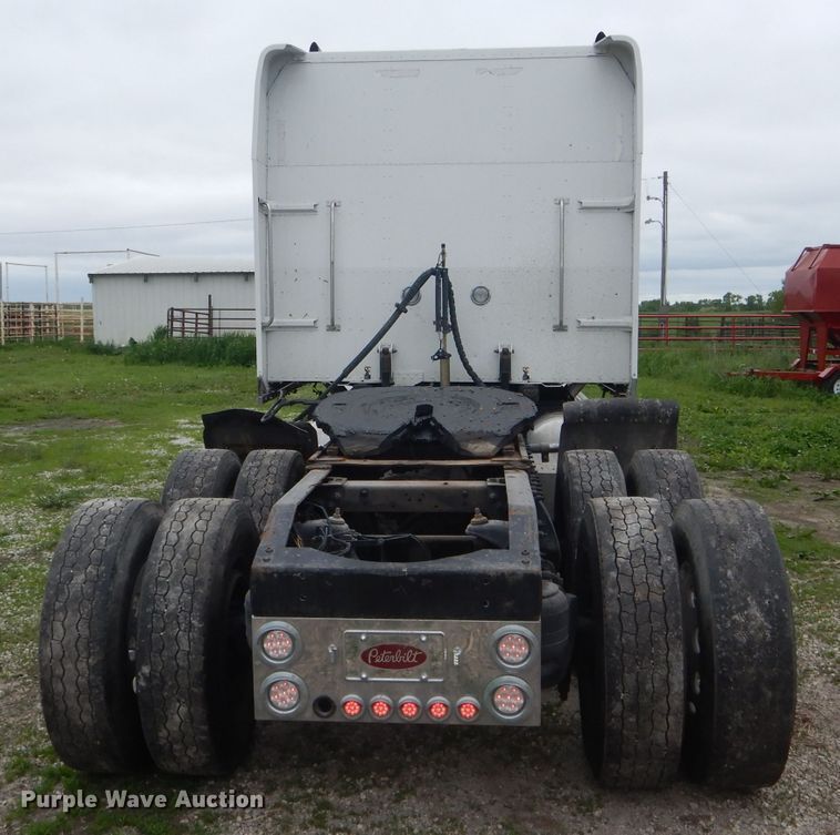 image for item GO9694 2011 Peterbilt 389  semi truck