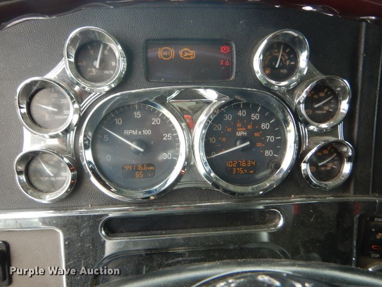 image for item GO9694 2011 Peterbilt 389  semi truck