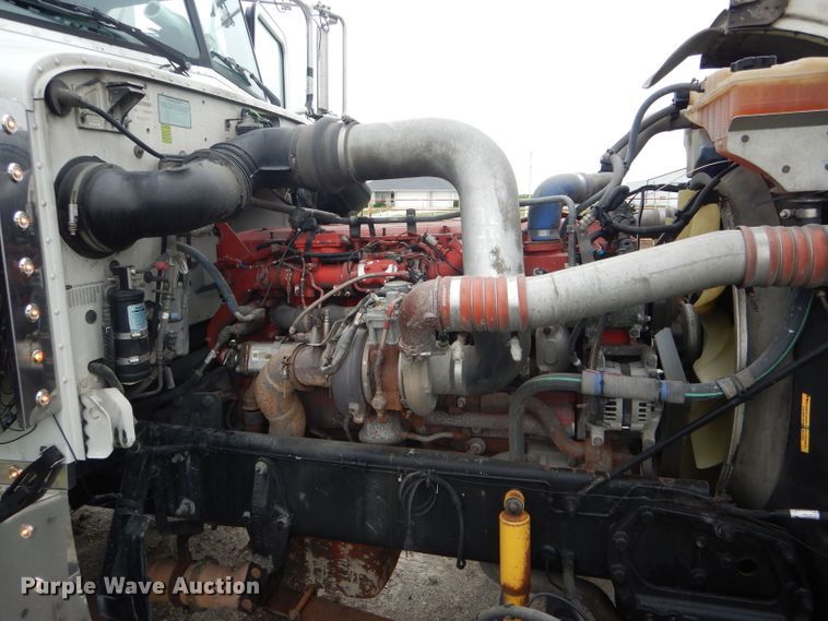 image for item GO9694 2011 Peterbilt 389  semi truck