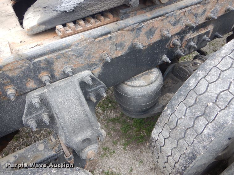 image for item GO9694 2011 Peterbilt 389  semi truck