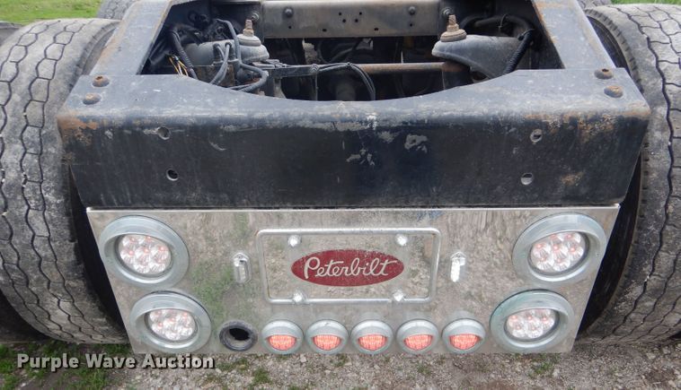 image for item GO9694 2011 Peterbilt 389  semi truck