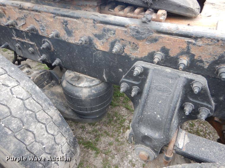 image for item GO9694 2011 Peterbilt 389  semi truck