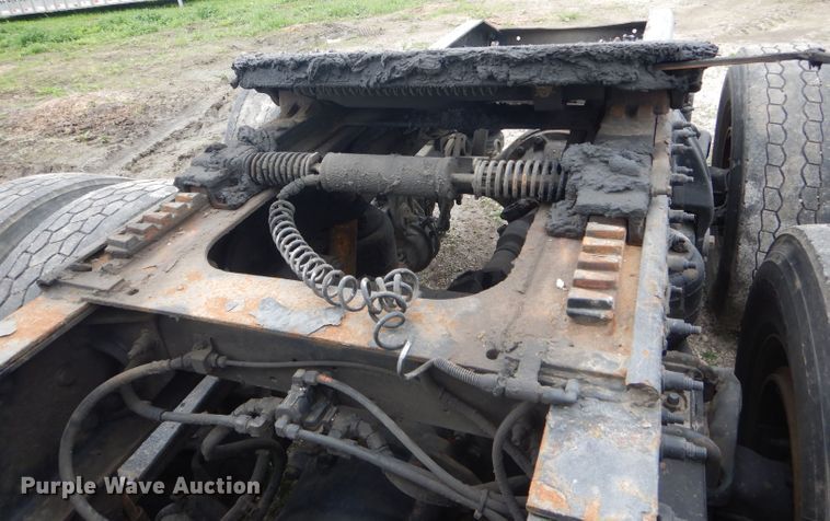 image for item GO9694 2011 Peterbilt 389  semi truck