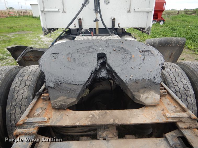 image for item GO9694 2011 Peterbilt 389  semi truck