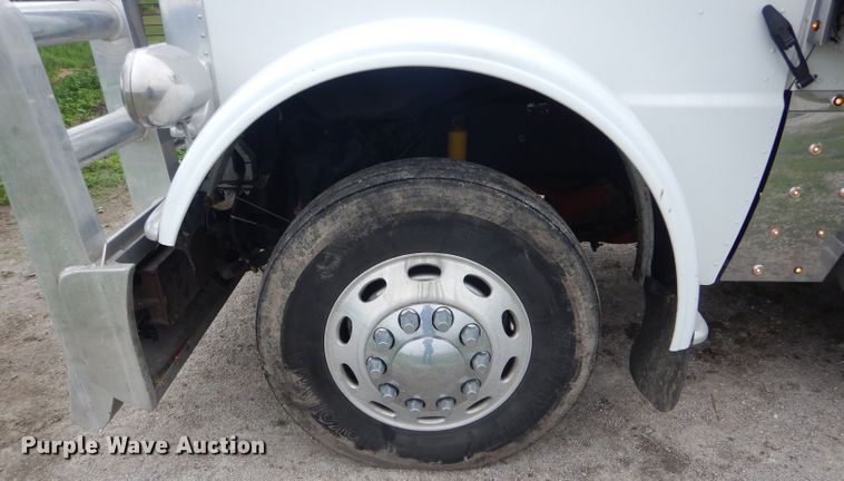 image for item GO9694 2011 Peterbilt 389  semi truck