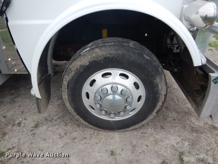 image for item GO9694 2011 Peterbilt 389  semi truck