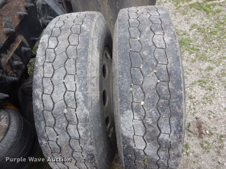 image for item GO9694 2011 Peterbilt 389  semi truck