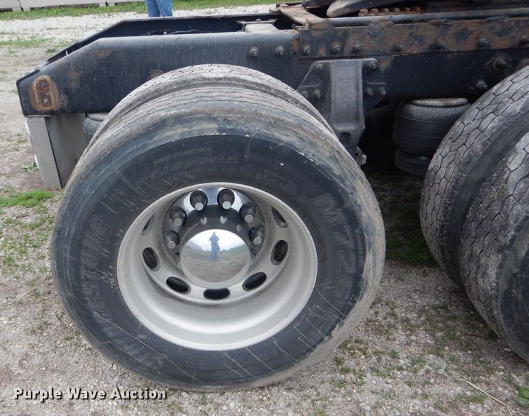 image for item GO9694 2011 Peterbilt 389  semi truck