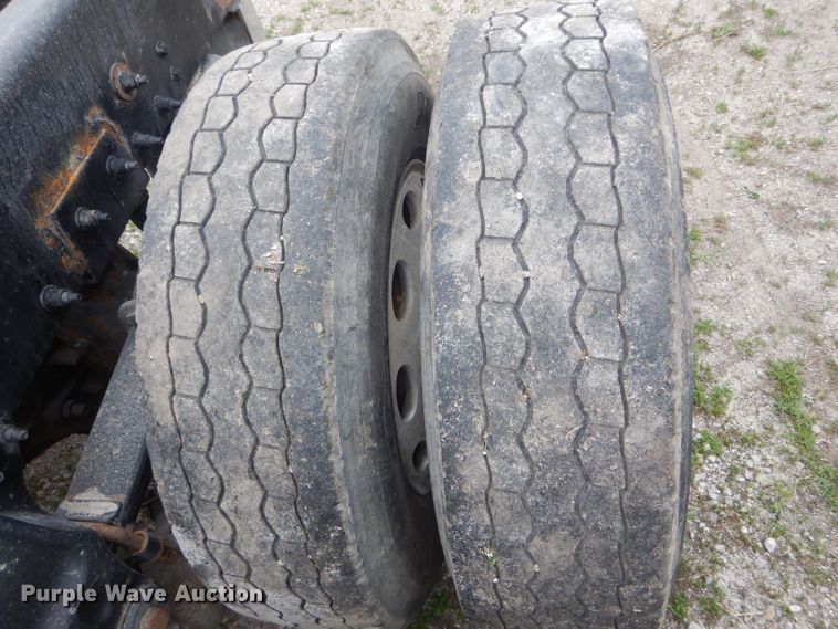 image for item GO9694 2011 Peterbilt 389  semi truck