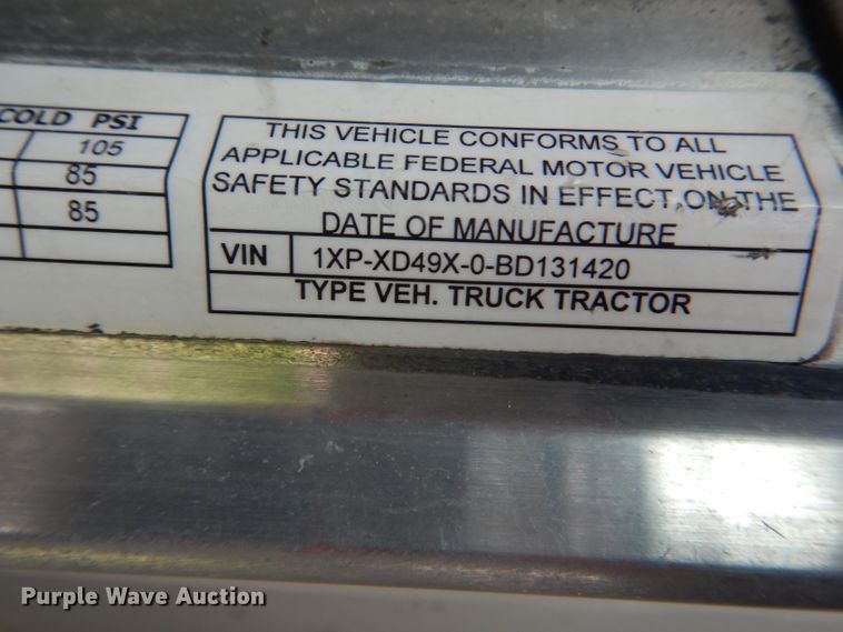 image for item GO9694 2011 Peterbilt 389  semi truck