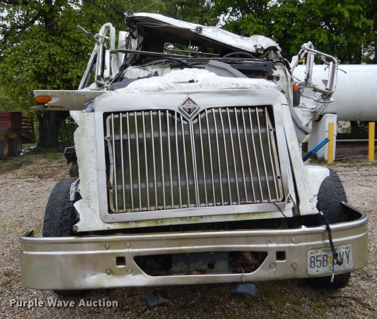 image for item GV9009 2007 International 9400i  semi truck