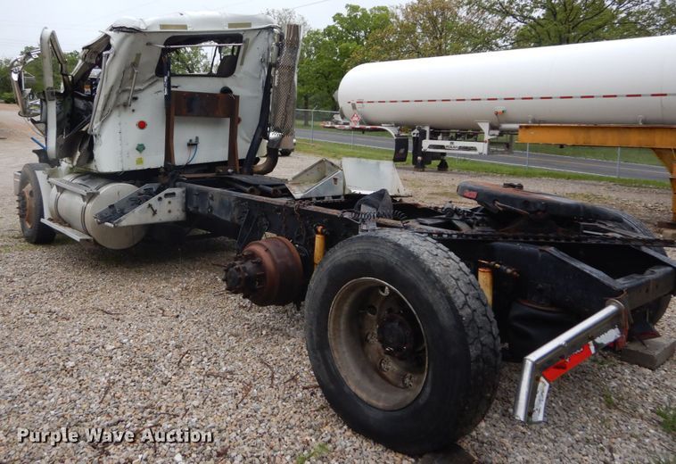 image for item GV9009 2007 International 9400i  semi truck