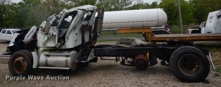 image for item GV9009 2007 International 9400i  semi truck