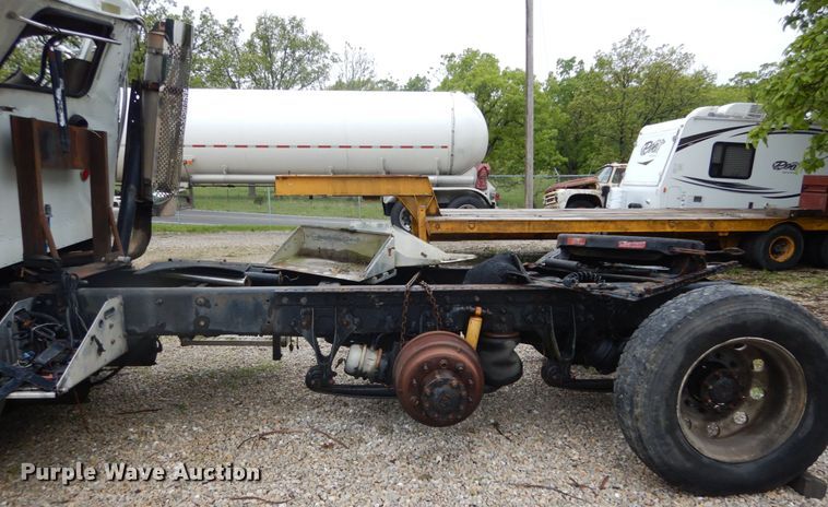 image for item GV9009 2007 International 9400i  semi truck