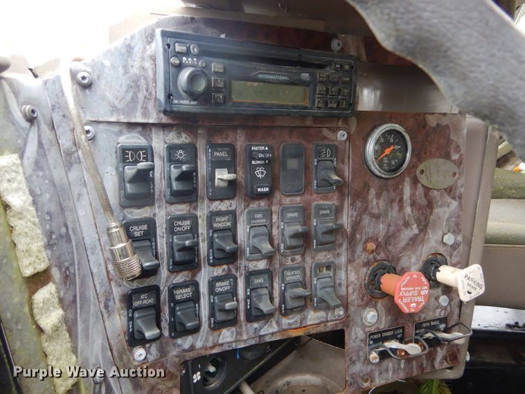 image for item GV9009 2007 International 9400i  semi truck