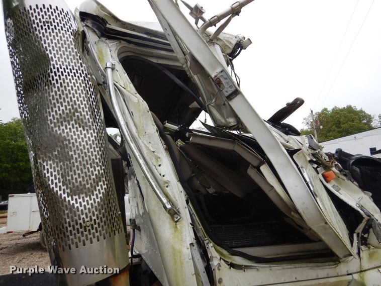 image for item GV9009 2007 International 9400i  semi truck