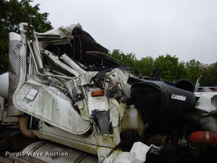 image for item GV9009 2007 International 9400i  semi truck