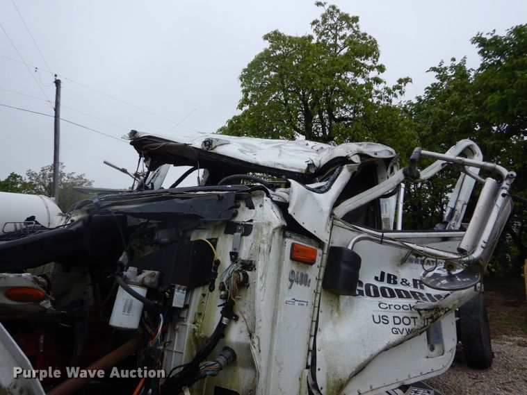 image for item GV9009 2007 International 9400i  semi truck