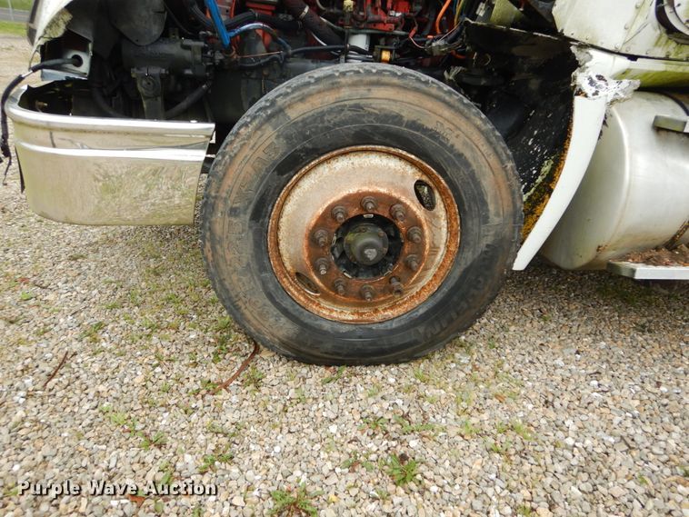 image for item GV9009 2007 International 9400i  semi truck