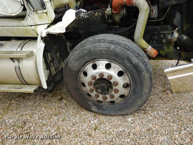 image for item GV9009 2007 International 9400i  semi truck