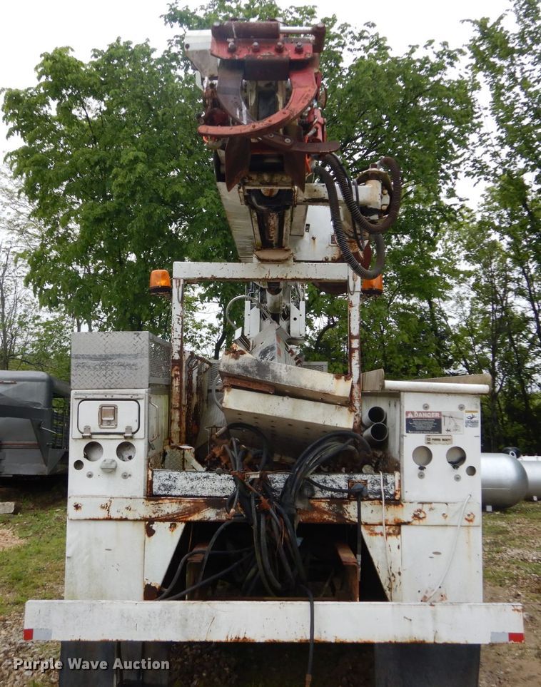 image for item GV9010 Altec digger derrick bed