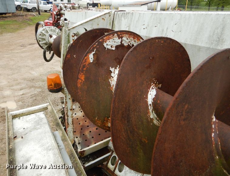 image for item GV9010 Altec digger derrick bed