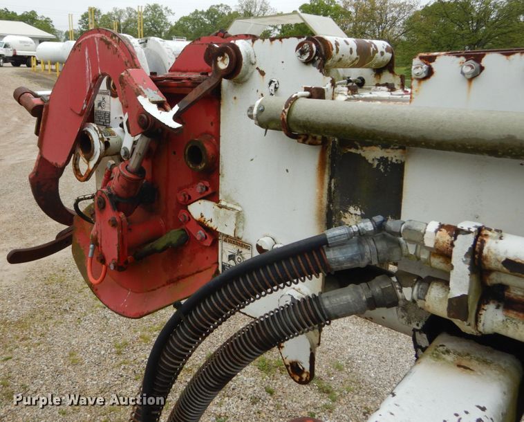 image for item GV9010 Altec digger derrick bed